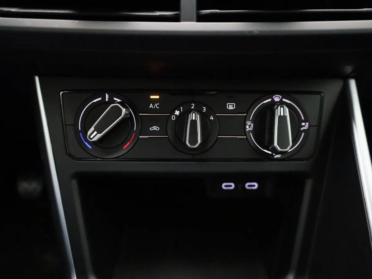 1.0 TSI Life 95 PK| Origineel Nederlands | 1e Eigenaar | Apple Carplay | Android Auto | Airco | 16 Inch Velgen | Privacy Glass | Digitale Cockpit | Adaptieve Cruise Control