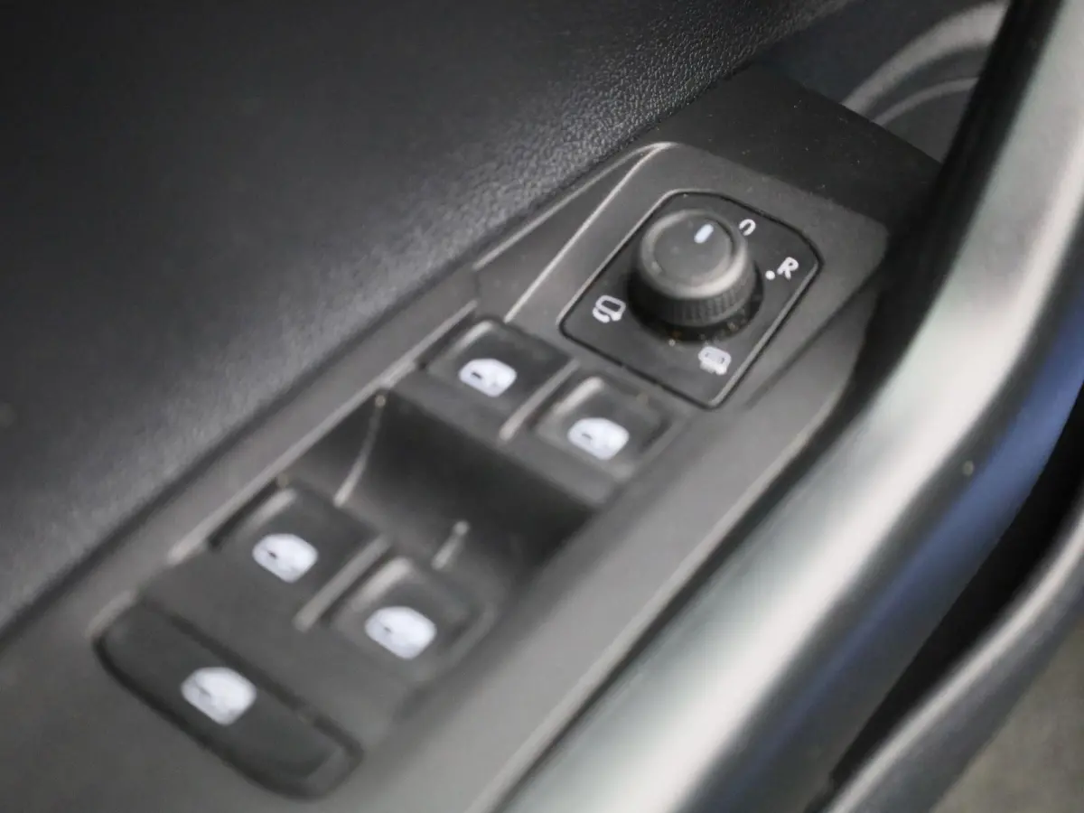 1.0 TSI Life 95 PK| Origineel Nederlands | 1e Eigenaar | Apple Carplay | Android Auto | Airco | 16 Inch Velgen | Privacy Glass | Digitale Cockpit | Adaptieve Cruise Control