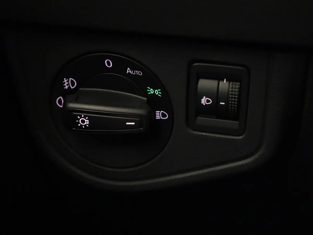 1.0 TSI Life 95 PK| Origineel Nederlands | 1e Eigenaar | Apple Carplay | Android Auto | Airco | 16 Inch Velgen | Privacy Glass | Digitale Cockpit | Adaptieve Cruise Control