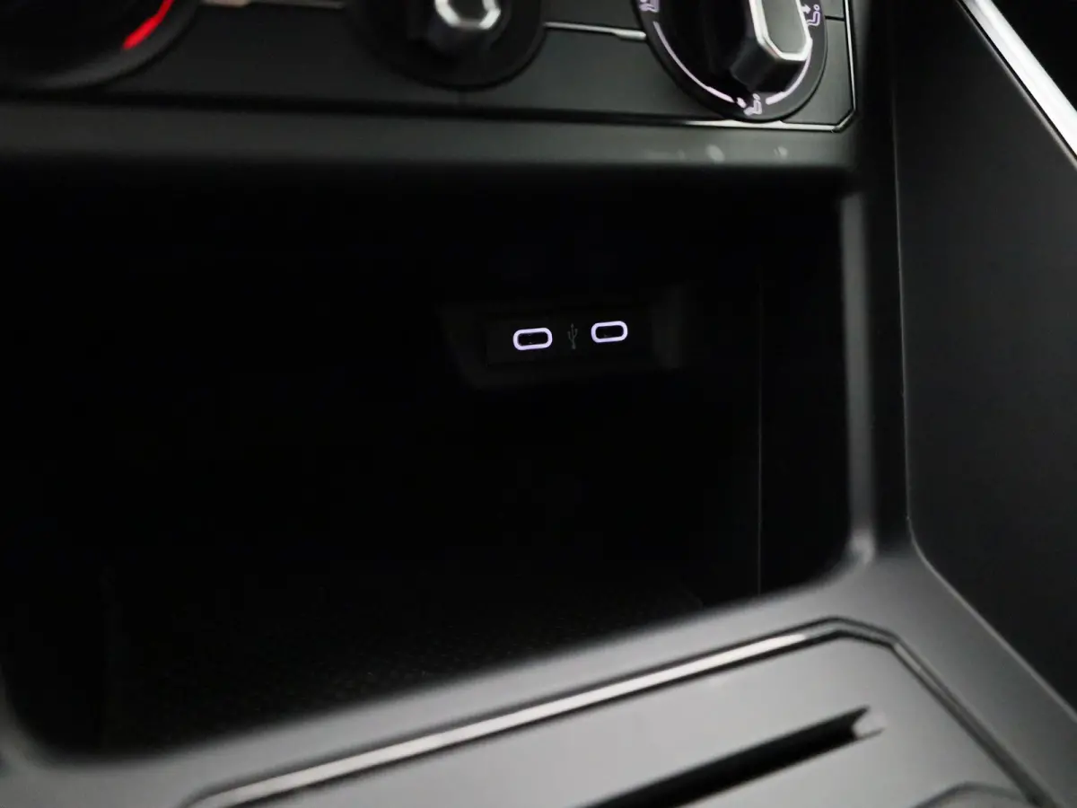 1.0 TSI Life 95 PK| Origineel Nederlands | 1e Eigenaar | Apple Carplay | Android Auto | Airco | 16 Inch Velgen | Privacy Glass | Digitale Cockpit | Adaptieve Cruise Control