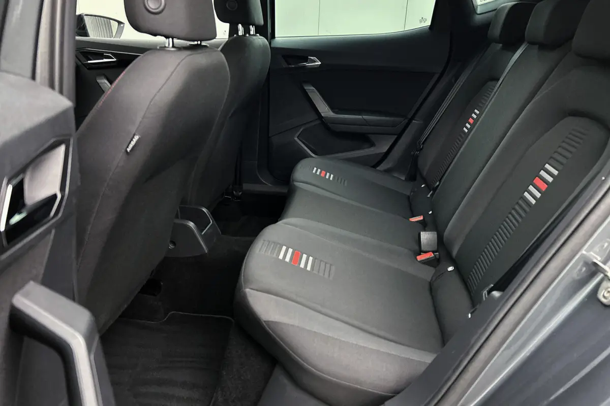 1.0 TSI FR DSG Xcellence Business Intense | Camera | Apple Carplay | Cruise control