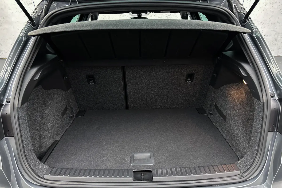 1.0 TSI FR DSG Xcellence Business Intense | Camera | Apple Carplay | Cruise control