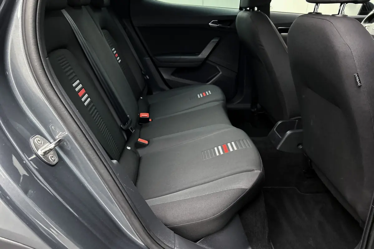 1.0 TSI FR DSG Xcellence Business Intense | Camera | Apple Carplay | Cruise control
