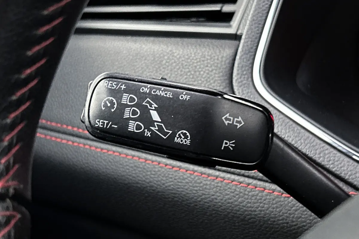 1.0 TSI FR DSG Xcellence Business Intense | Camera | Apple Carplay | Cruise control
