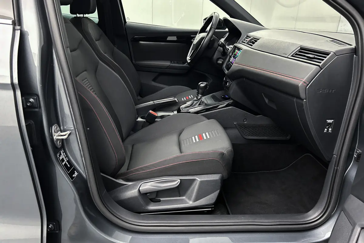 1.0 TSI FR DSG Xcellence Business Intense | Camera | Apple Carplay | Cruise control