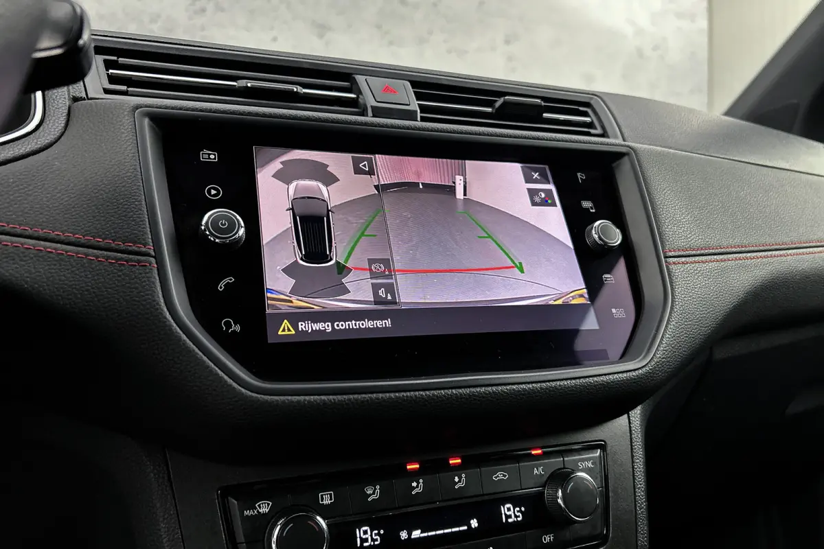 1.0 TSI FR DSG Xcellence Business Intense | Camera | Apple Carplay | Cruise control