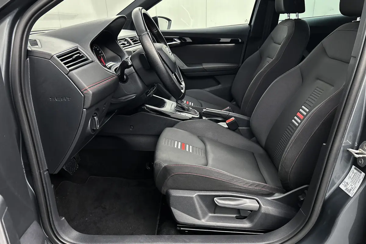 1.0 TSI FR DSG Xcellence Business Intense | Camera | Apple Carplay | Cruise control