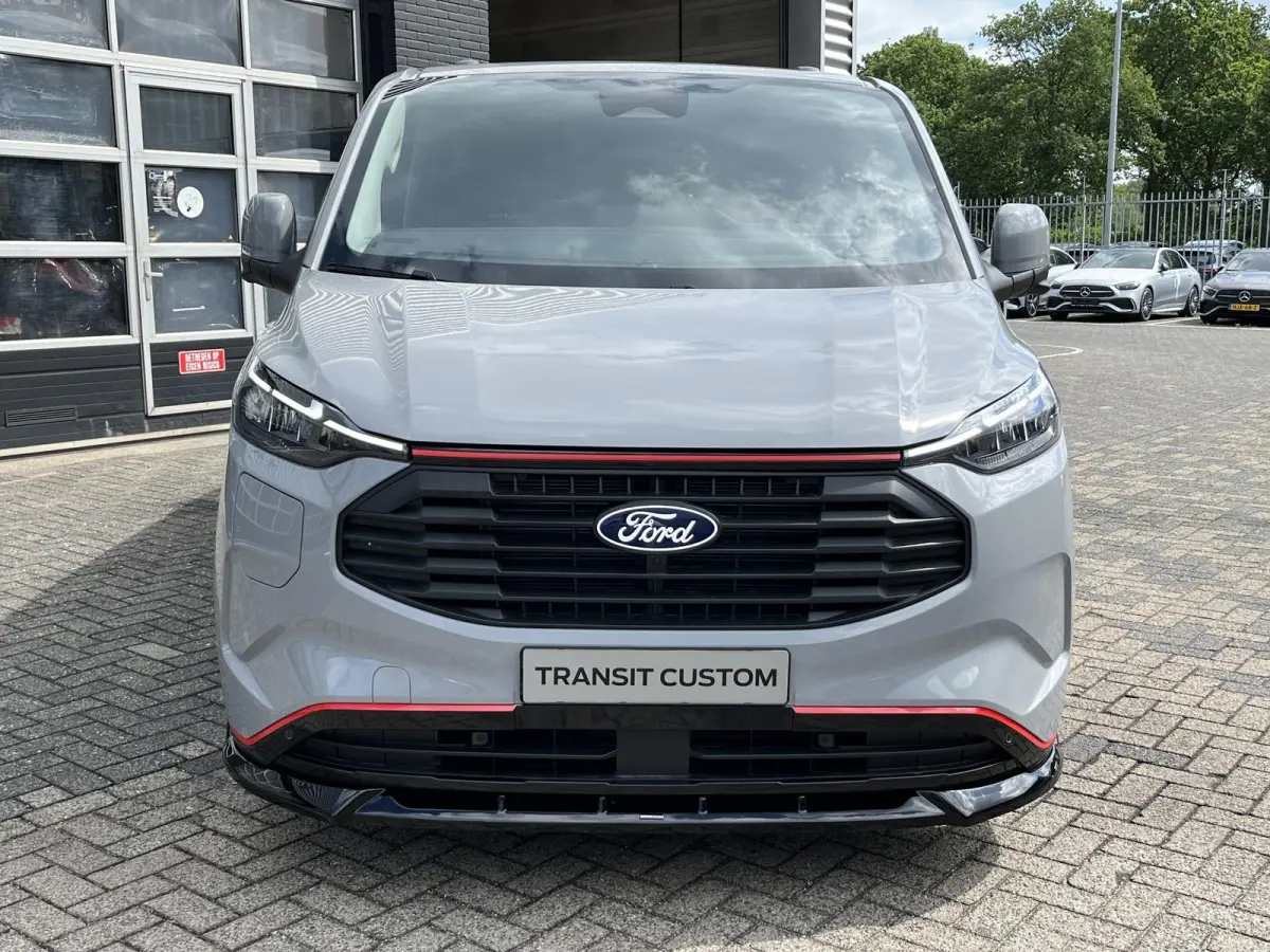 320 2.5 PHEV L2H1 Grey Platinum Dubbele Cabine 233pk Aut / 5 Pers. / 2250kg Trekgewicht / 1100kg Laadvermogen / Vol. Leder / Glaslookpanelen / Privacy Glass / Adapt. Cruise control!