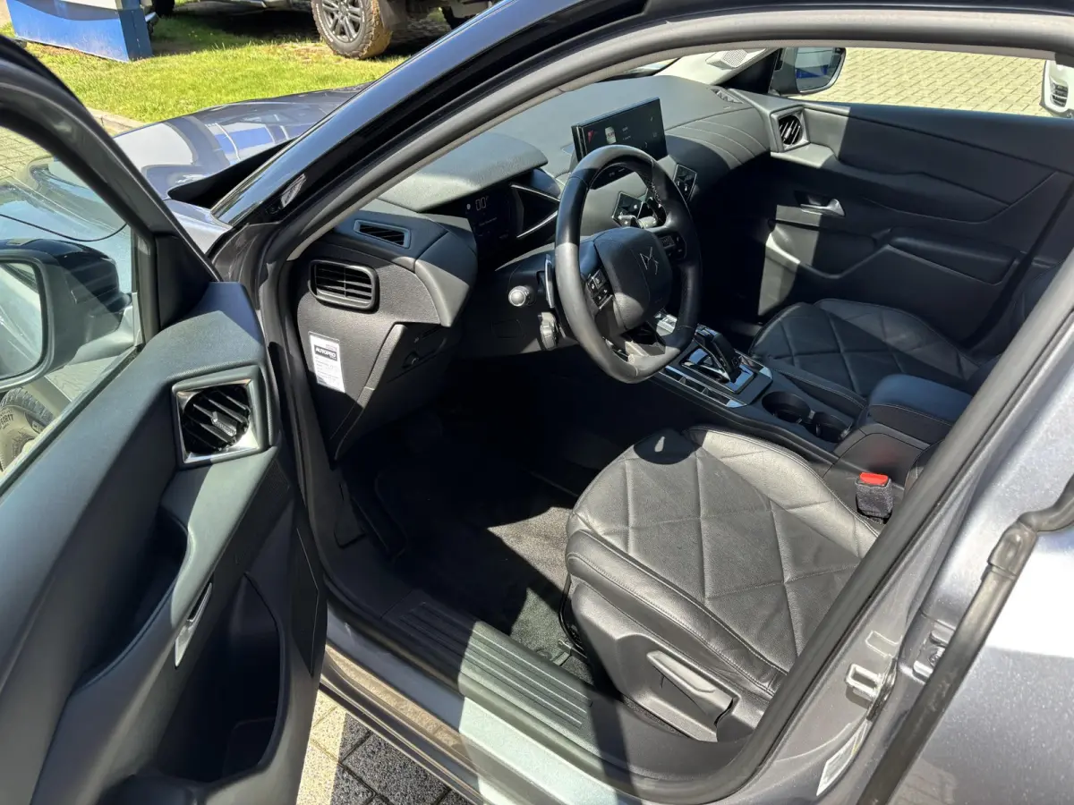 1.2 PureTech Performance Line+ | Leder | 360-graden camera | Stoelverwarming | Automaat | Climate Control | Cruise Control