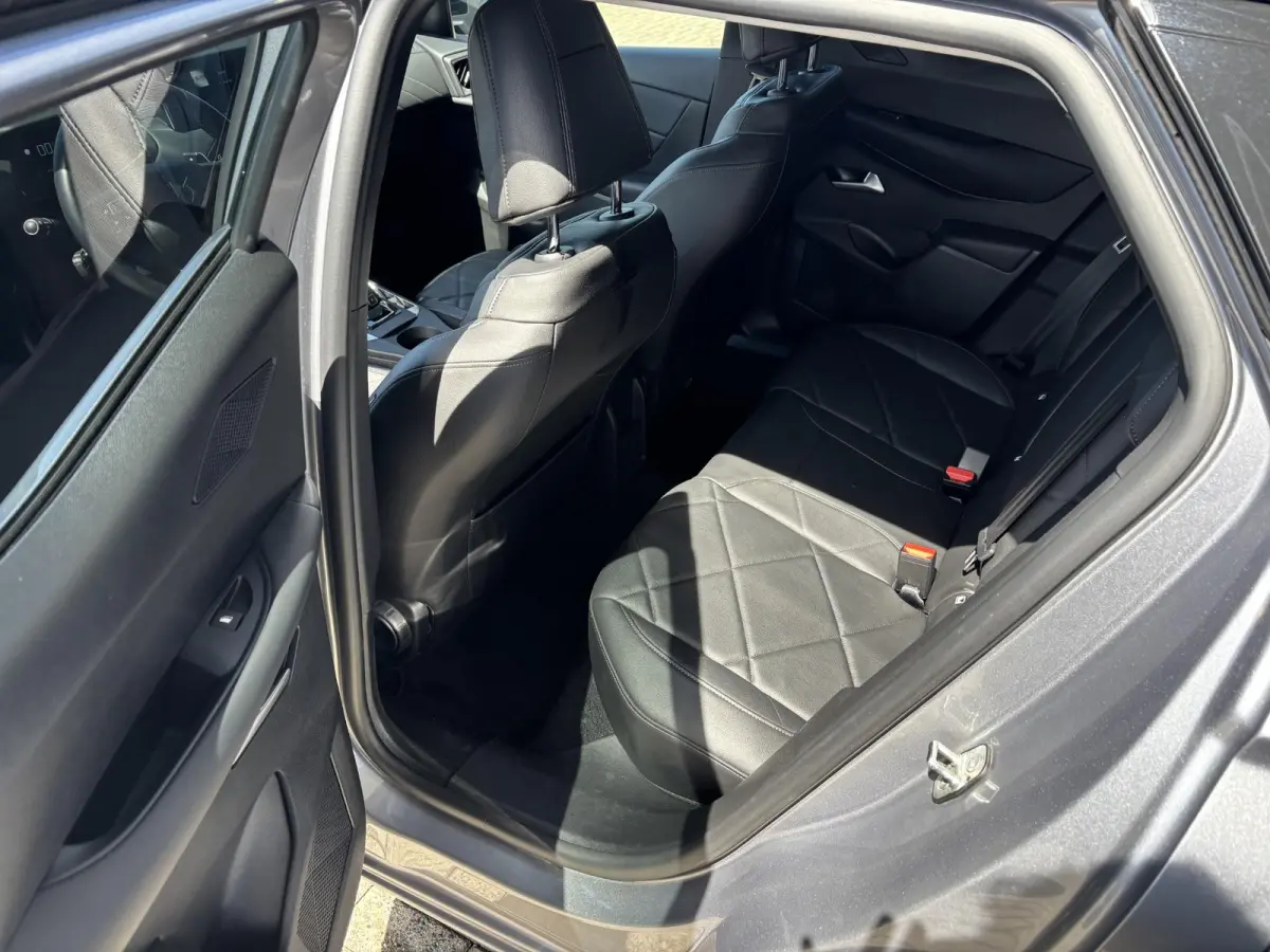 1.2 PureTech Performance Line+ | Leder | 360-graden camera | Stoelverwarming | Automaat | Climate Control | Cruise Control