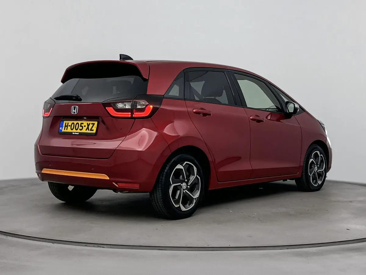 1.5 e:HEV Executive | ACC | Achteruitrijcamera | Stoel + Stuurverwarming | Lane Assist | Climate Control | Apple Carplay/Android Auto |