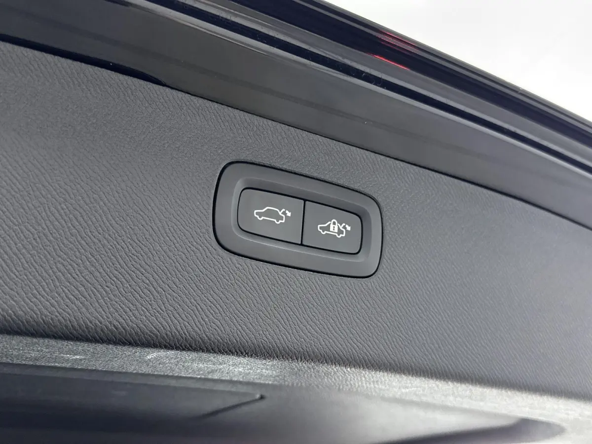2.0 T8 Recharge AWD Ultimate Dark | 7 PERSOONS | ELEK.STOEL | MASSAGE | STOELVERWARMING V+A | MEMORYSTOELEN | HARMAN KARDON | PANORAMADAK |