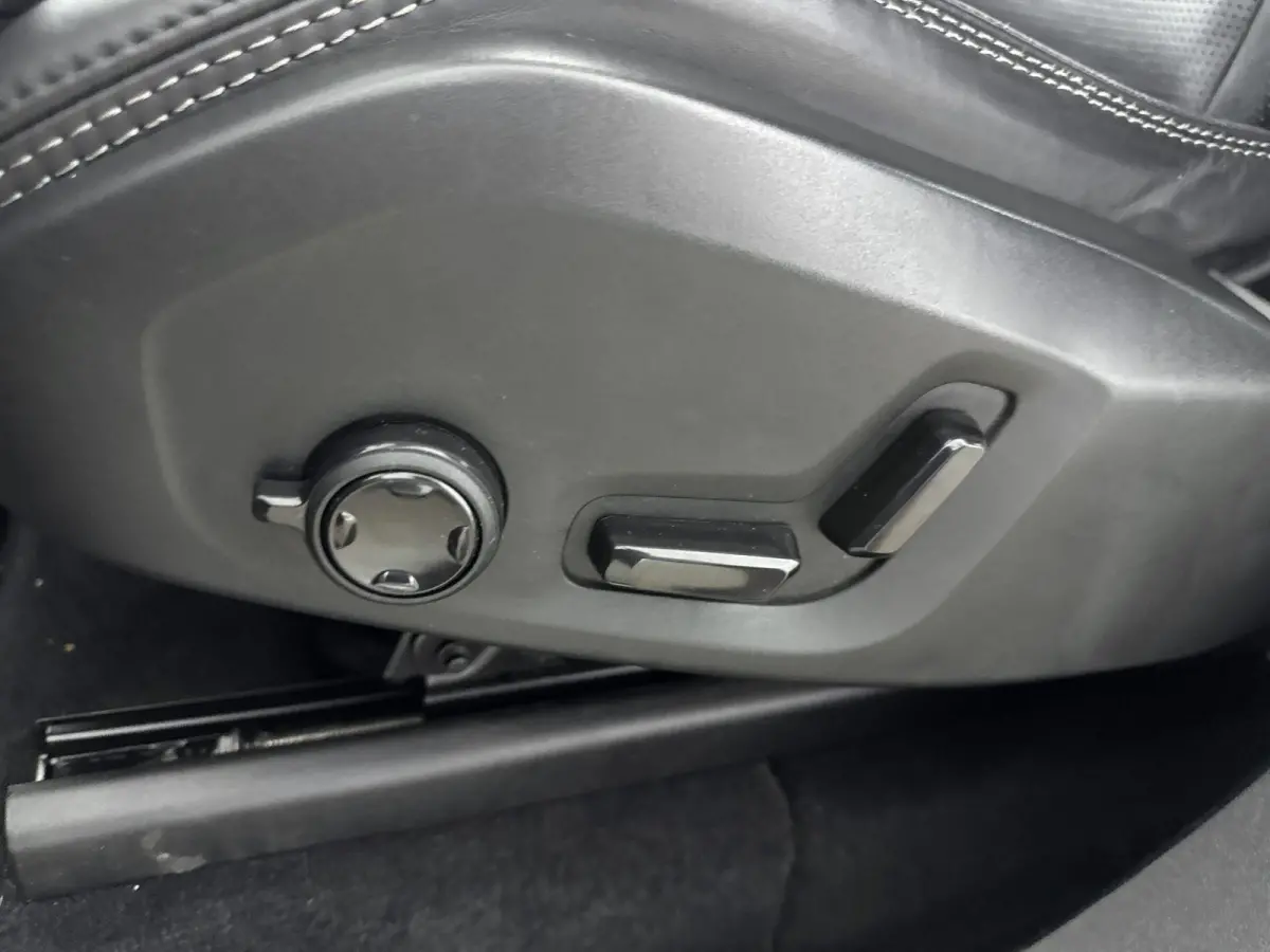 2.0 T8 Recharge AWD Ultimate Dark | 7 PERSOONS | ELEK.STOEL | MASSAGE | STOELVERWARMING V+A | MEMORYSTOELEN | HARMAN KARDON | PANORAMADAK |