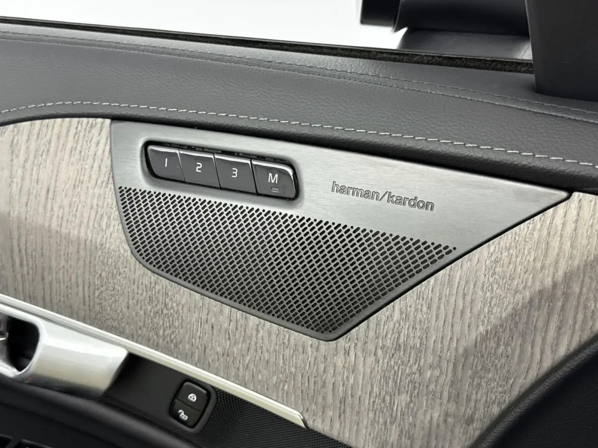 2.0 T8 Recharge AWD Ultimate Dark | 7 PERSOONS | ELEK.STOEL | MASSAGE | STOELVERWARMING V+A | MEMORYSTOELEN | HARMAN KARDON | PANORAMADAK |