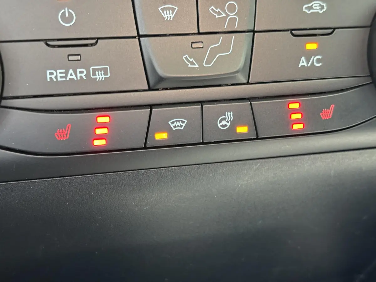 1.0 EcoBoost Connected | Stoel/stuur voorruitverwarming | Navigatie | Lichtmetalen velgen | Dealeronderhouden | Parkeersensoren
