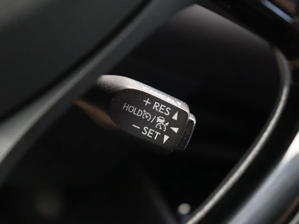 1.8 Hybrid Business Plus | Stoel en Stuurwielverwarming | Apple Carplay & Android Auto | Led Koplampen |