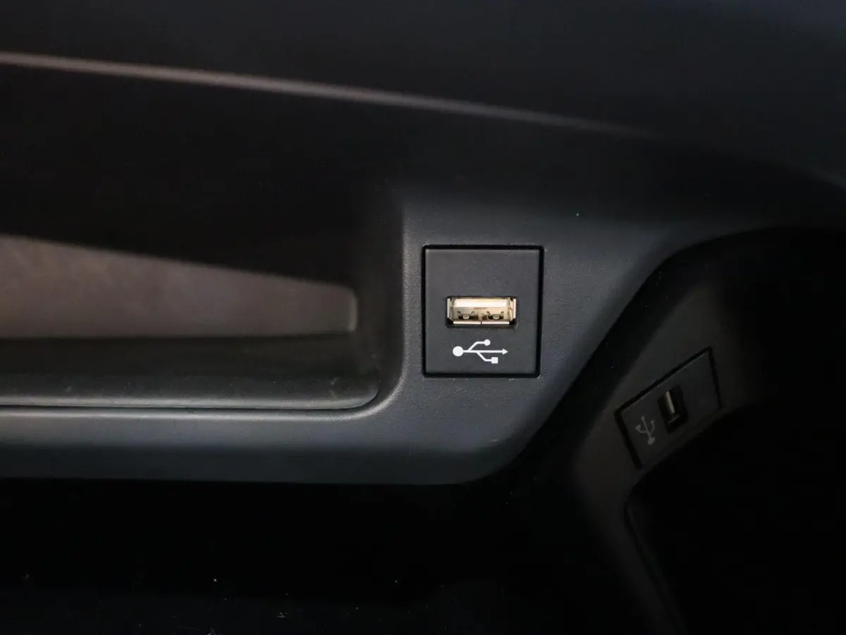1.8 Hybrid Business Plus | Stoel en Stuurwielverwarming | Apple Carplay & Android Auto | Led Koplampen |