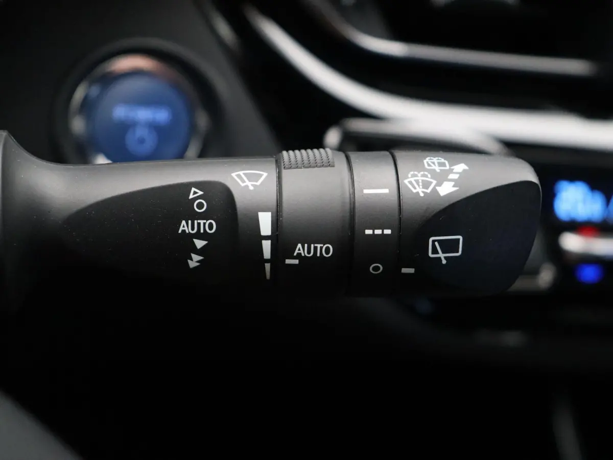 1.8 Hybrid Business Plus | Stoel en Stuurwielverwarming | Apple Carplay & Android Auto | Led Koplampen |