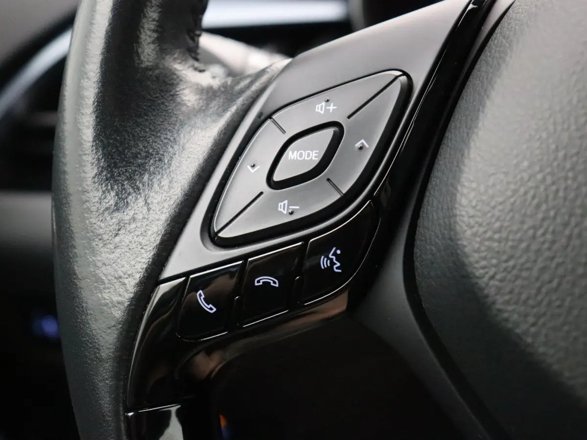 1.8 Hybrid Business Plus | Stoel en Stuurwielverwarming | Apple Carplay & Android Auto | Led Koplampen |