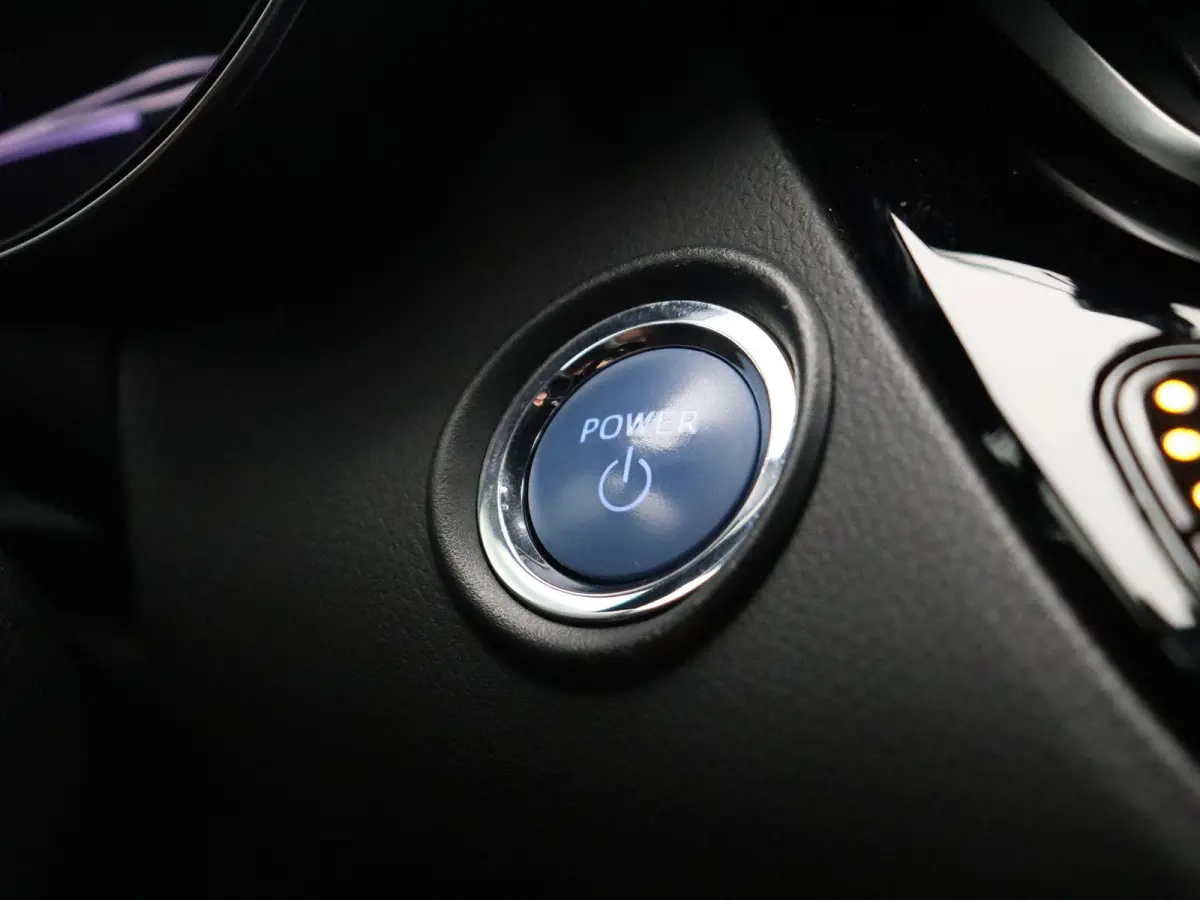 1.8 Hybrid Business Plus | Stoel en Stuurwielverwarming | Apple Carplay & Android Auto | Led Koplampen |