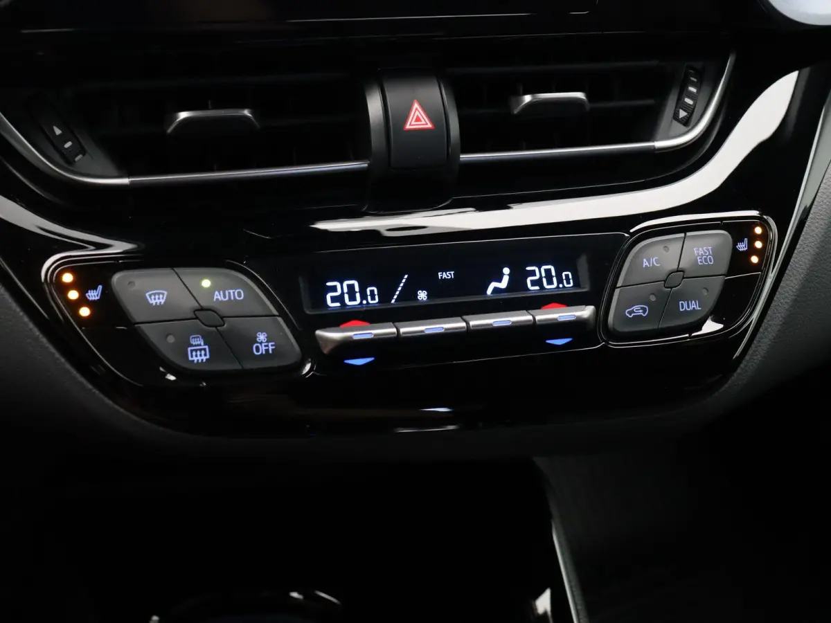 1.8 Hybrid Business Plus | Stoel en Stuurwielverwarming | Apple Carplay & Android Auto | Led Koplampen |