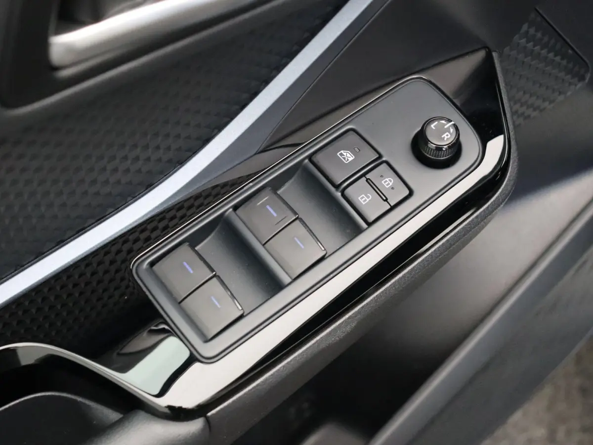 1.8 Hybrid Business Plus | Stoel en Stuurwielverwarming | Apple Carplay & Android Auto | Led Koplampen |