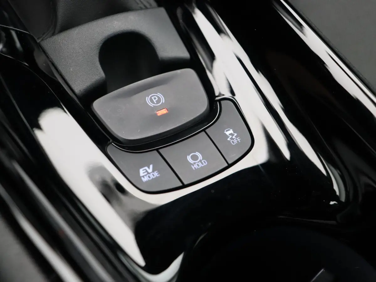 1.8 Hybrid Business Plus | Stoel en Stuurwielverwarming | Apple Carplay & Android Auto | Led Koplampen |