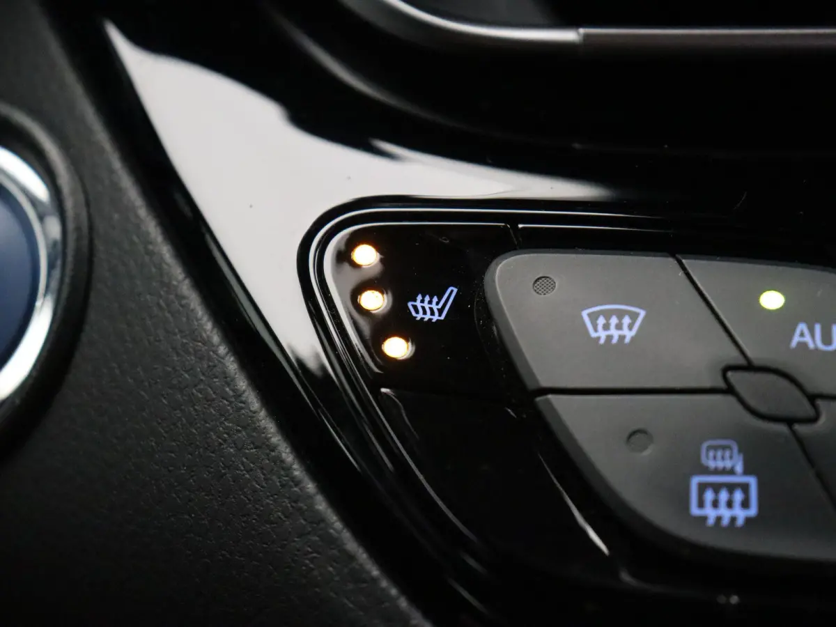 1.8 Hybrid Business Plus | Stoel en Stuurwielverwarming | Apple Carplay & Android Auto | Led Koplampen |