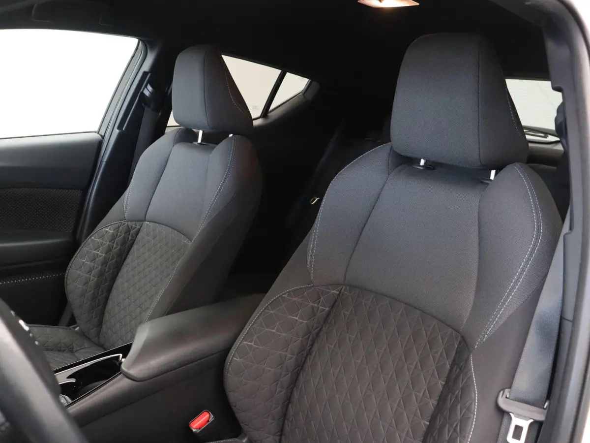 1.8 Hybrid Business Plus | Stoel en Stuurwielverwarming | Apple Carplay & Android Auto | Led Koplampen |