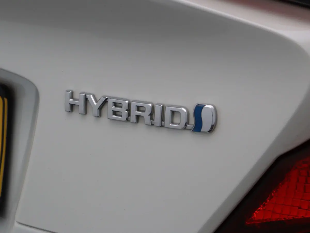 1.8 Hybrid Business Plus | Stoel en Stuurwielverwarming | Apple Carplay & Android Auto | Led Koplampen |