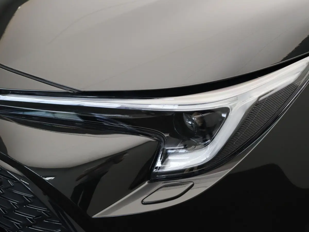 Hybrid 140 Dynamic | Stoel, Stuur en voorruitverwarming | Apple Carplay & Android Auto | Achteruitrijcamera |