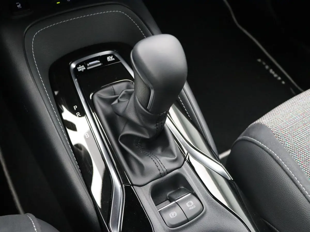 Hybrid 140 Dynamic | Stoel, Stuur en voorruitverwarming | Apple Carplay & Android Auto | Achteruitrijcamera |
