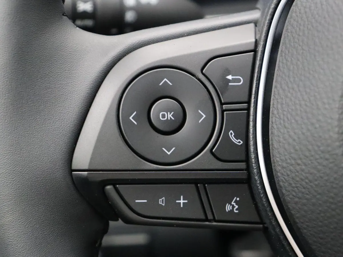 Hybrid 140 Dynamic | Stoel, Stuur en voorruitverwarming | Apple Carplay & Android Auto | Achteruitrijcamera |