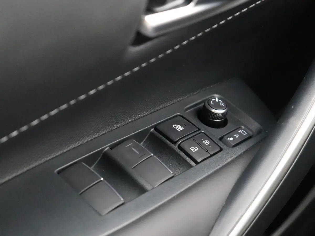 Hybrid 140 Dynamic | Stoel, Stuur en voorruitverwarming | Apple Carplay & Android Auto | Achteruitrijcamera |
