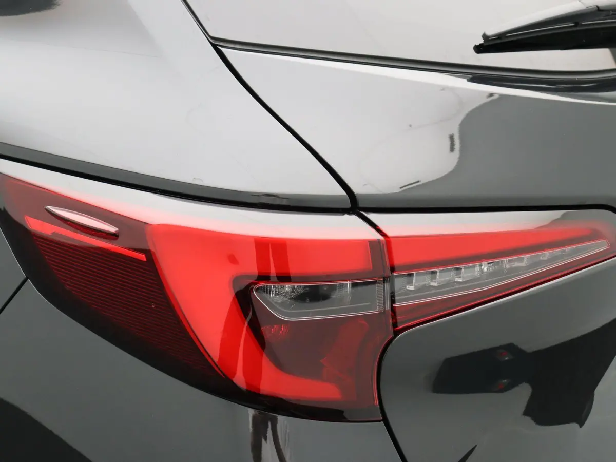 Hybrid 140 Dynamic | Stoel, Stuur en voorruitverwarming | Apple Carplay & Android Auto | Achteruitrijcamera |
