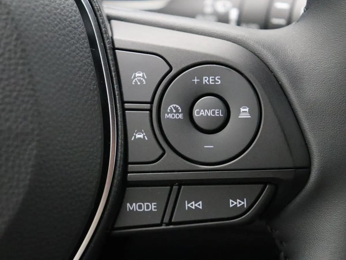 Hybrid 140 Dynamic | Stoel, Stuur en voorruitverwarming | Apple Carplay & Android Auto | Achteruitrijcamera |