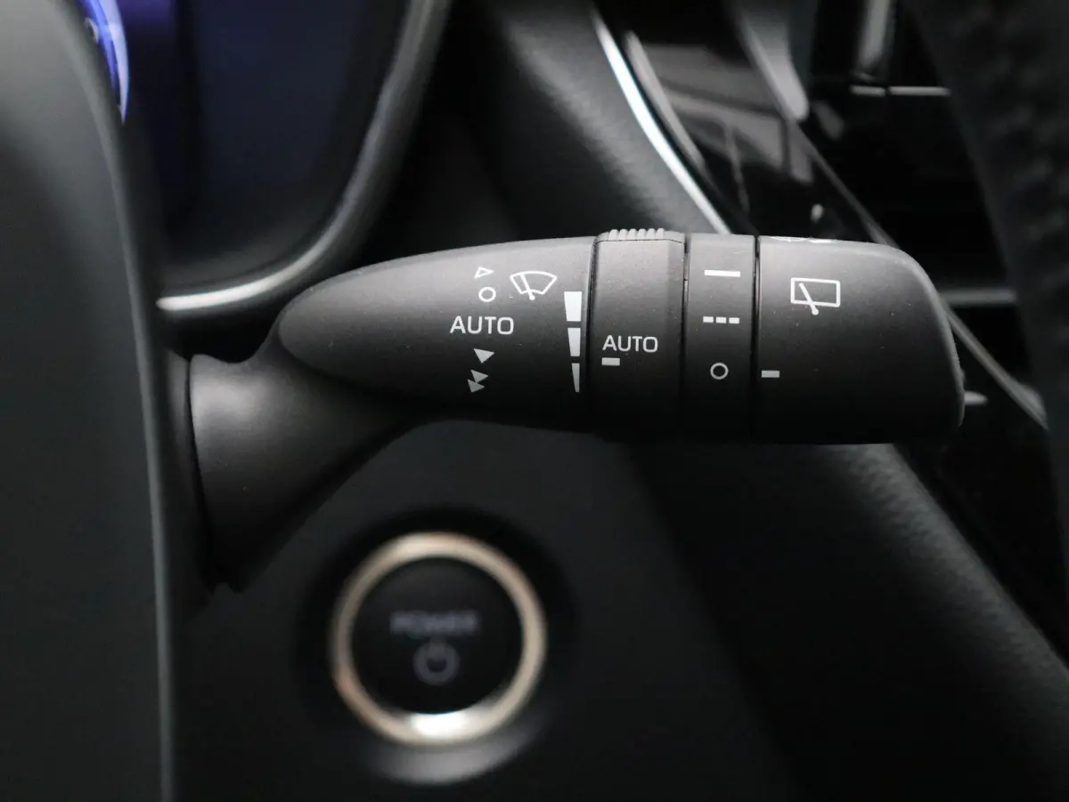 Hybrid 140 Dynamic | Stoel, Stuur en voorruitverwarming | Apple Carplay & Android Auto | Achteruitrijcamera |
