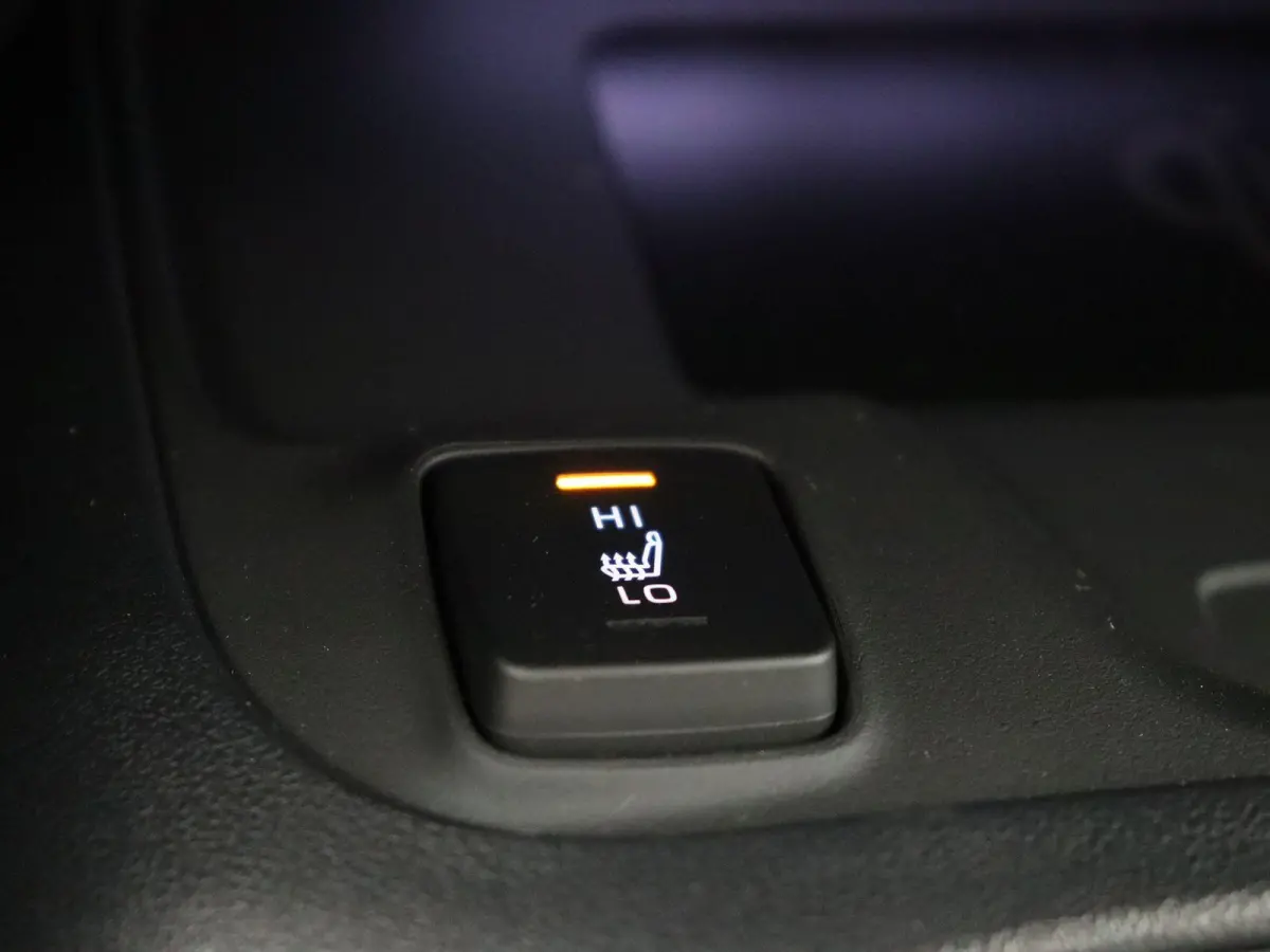 Hybrid 140 Dynamic | Stoel, Stuur en voorruitverwarming | Apple Carplay & Android Auto | Achteruitrijcamera |