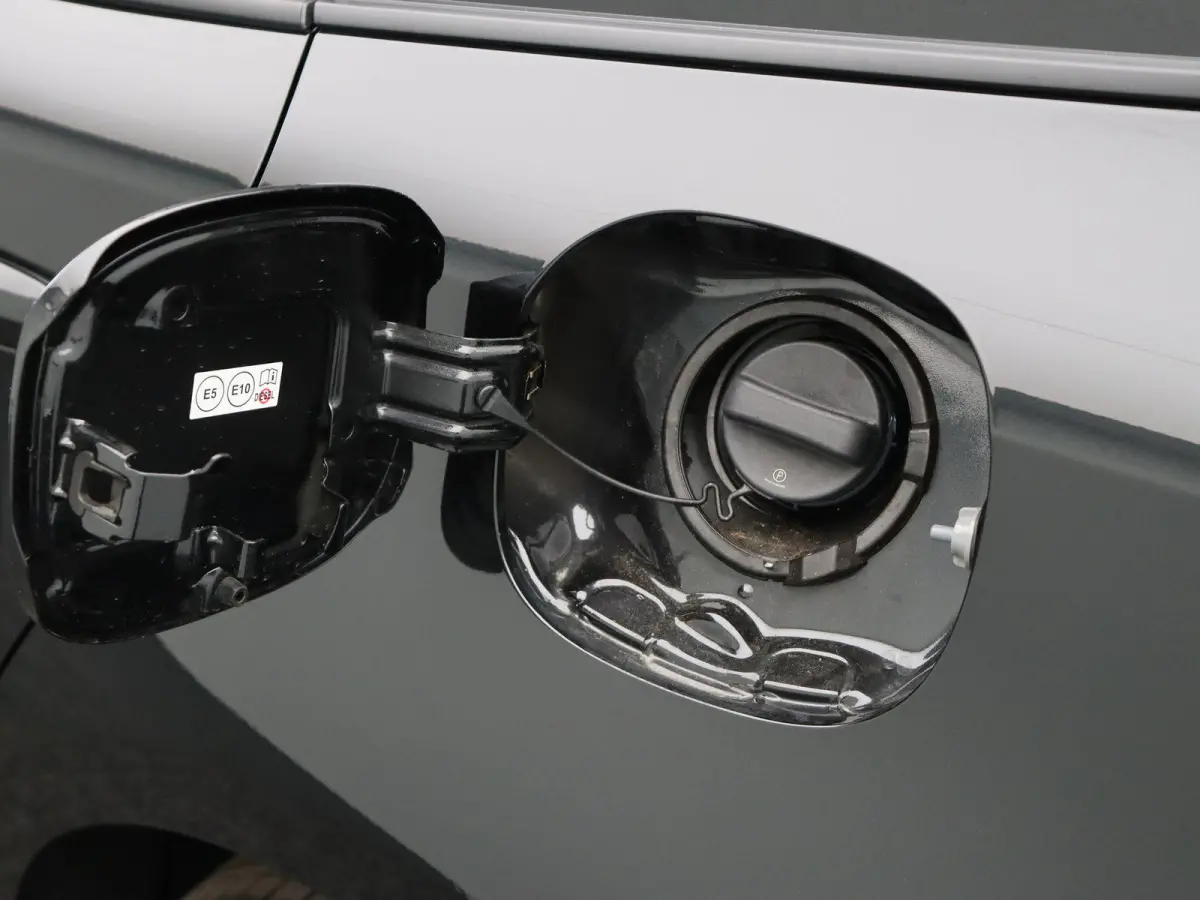 Hybrid 140 Dynamic | Stoel, Stuur en voorruitverwarming | Apple Carplay & Android Auto | Achteruitrijcamera |