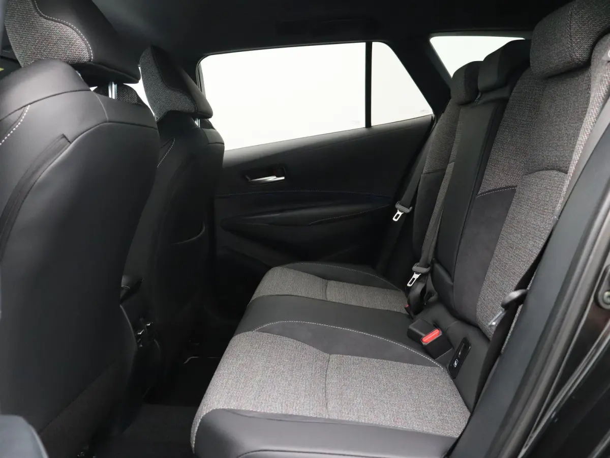 Hybrid 140 Dynamic | Stoel, Stuur en voorruitverwarming | Apple Carplay & Android Auto | Achteruitrijcamera |