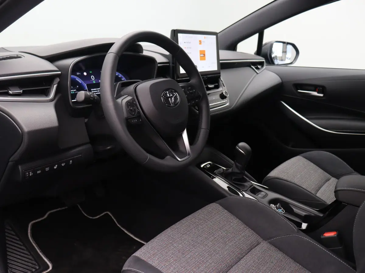 Hybrid 140 Dynamic | Stoel, Stuur en voorruitverwarming | Apple Carplay & Android Auto | Achteruitrijcamera |