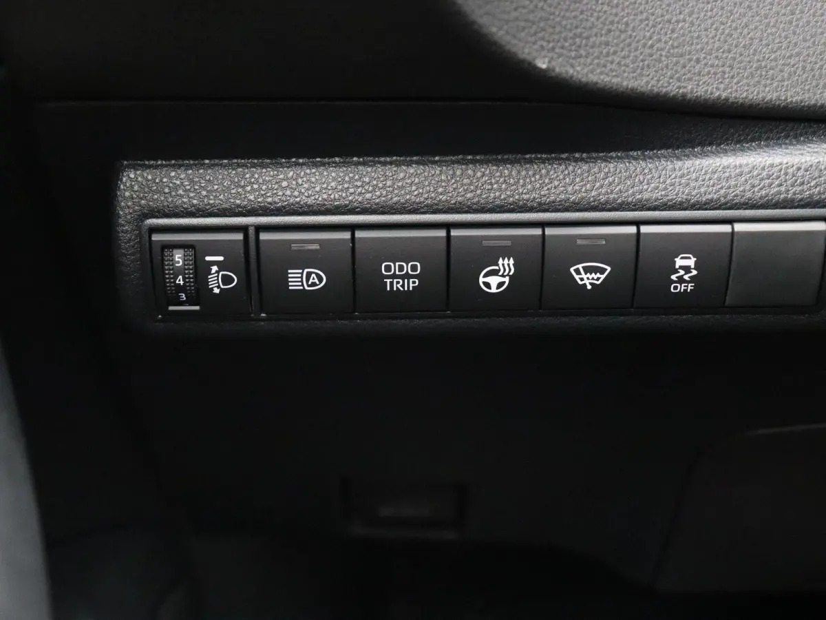 Hybrid 140 Dynamic | Stoel, Stuur en voorruitverwarming | Apple Carplay & Android Auto | Achteruitrijcamera |