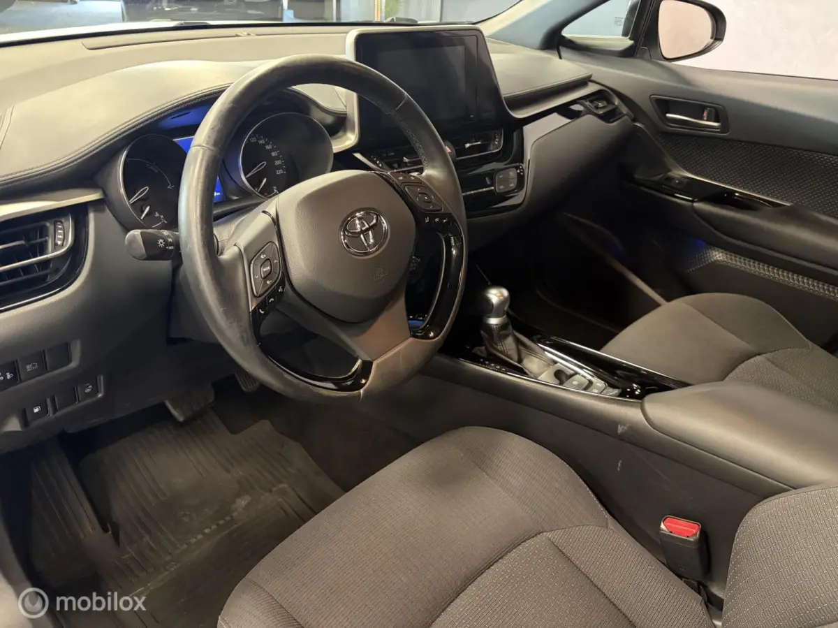 1.8 Hybrid Bi-Tone LED / STOELVERW. / STUURVERW. / CAMERA / CARPLAY MEDIA /