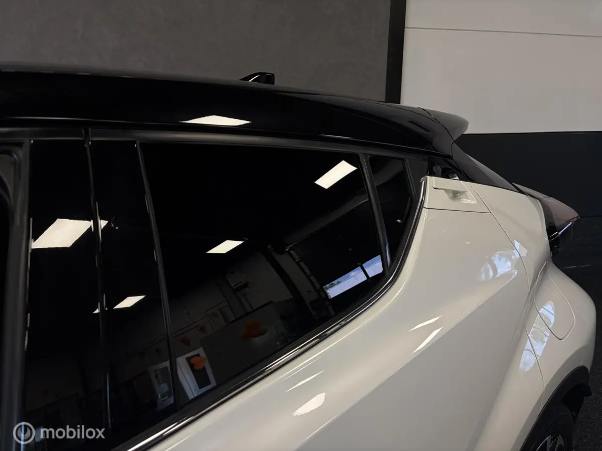 1.8 Hybrid Bi-Tone LED / STOELVERW. / STUURVERW. / CAMERA / CARPLAY MEDIA /