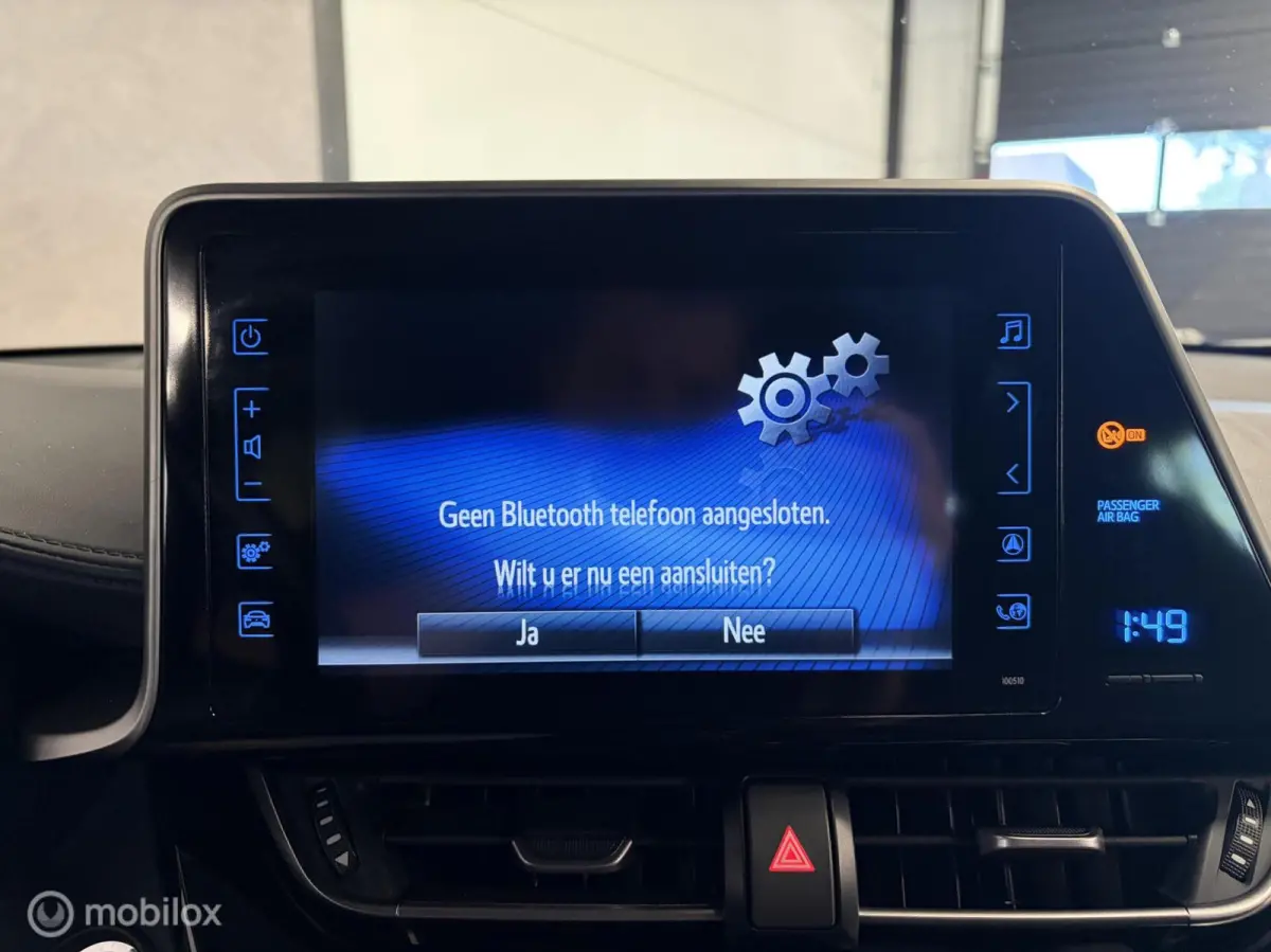 1.8 Hybrid Bi-Tone LED / STOELVERW. / STUURVERW. / CAMERA / CARPLAY MEDIA /
