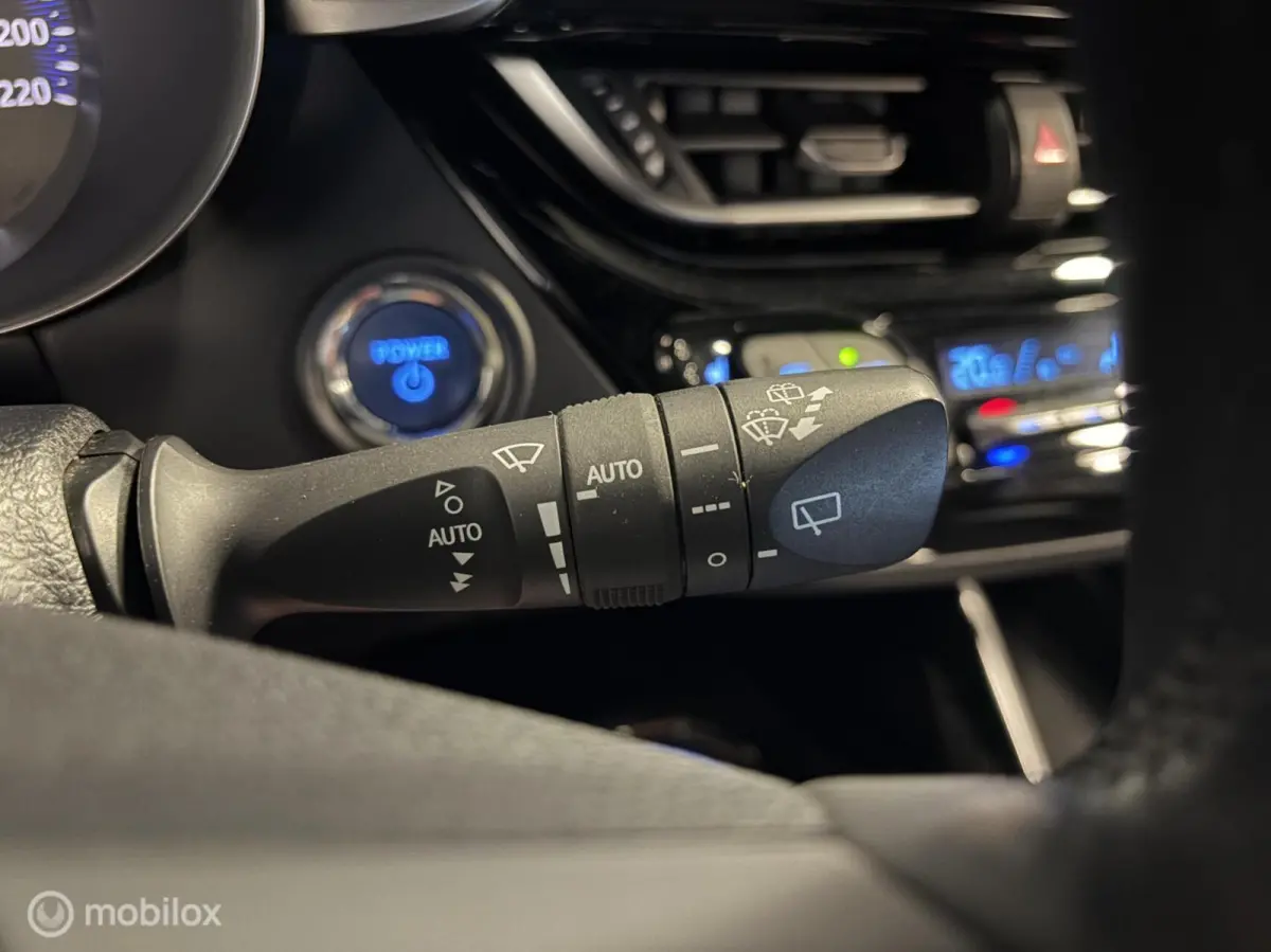 1.8 Hybrid Bi-Tone LED / STOELVERW. / STUURVERW. / CAMERA / CARPLAY MEDIA /