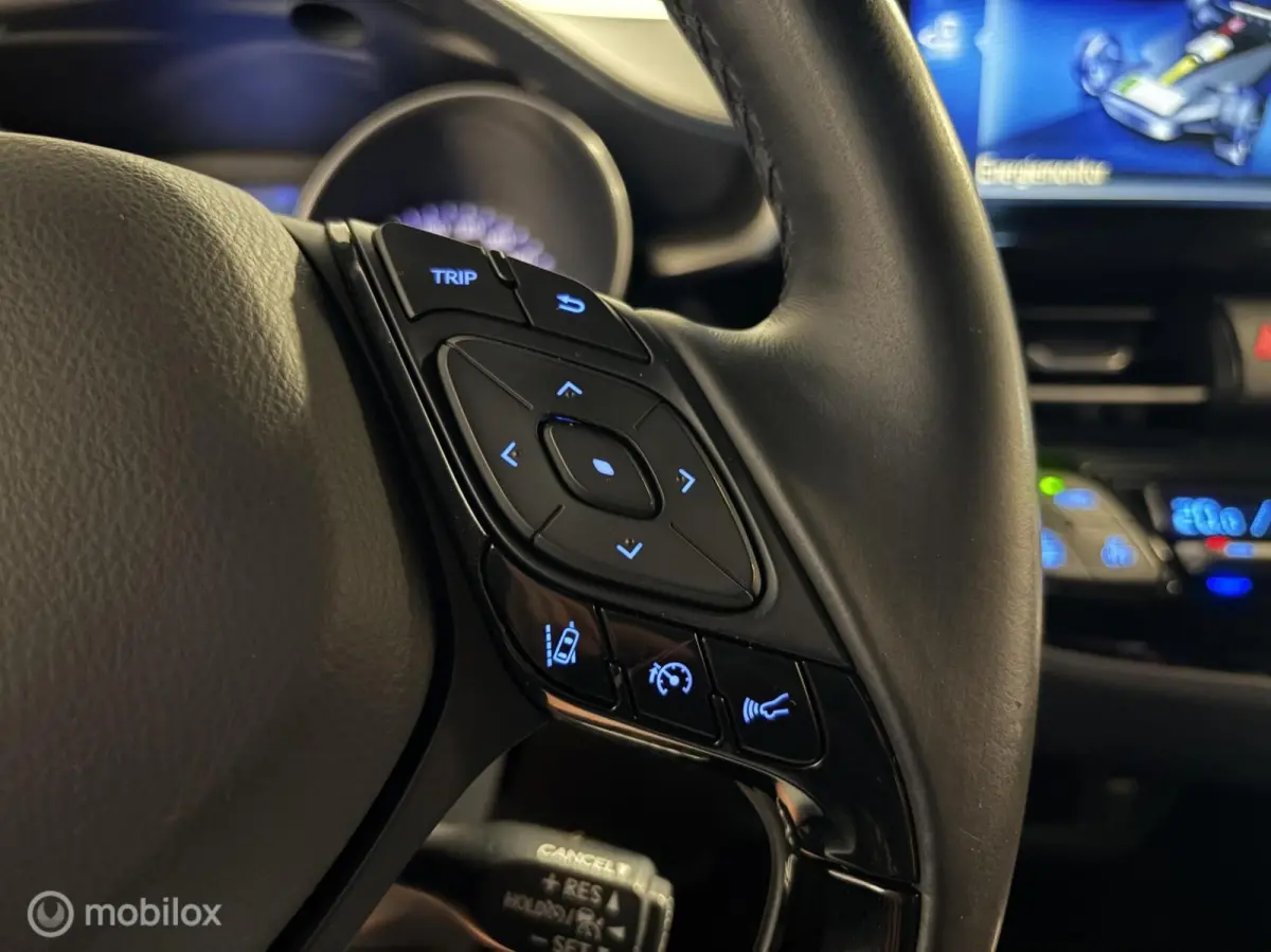 1.8 Hybrid Bi-Tone LED / STOELVERW. / STUURVERW. / CAMERA / CARPLAY MEDIA /