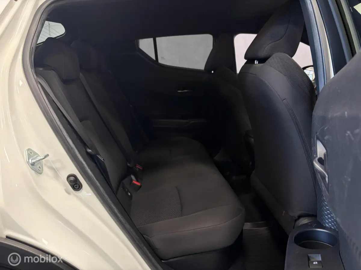 1.8 Hybrid Bi-Tone LED / STOELVERW. / STUURVERW. / CAMERA / CARPLAY MEDIA /