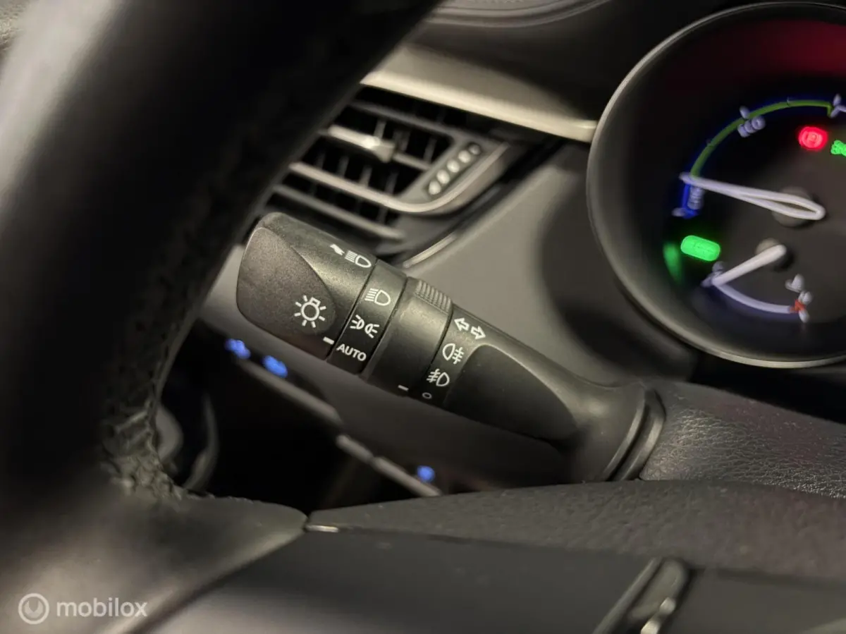 1.8 Hybrid Bi-Tone LED / STOELVERW. / STUURVERW. / CAMERA / CARPLAY MEDIA /
