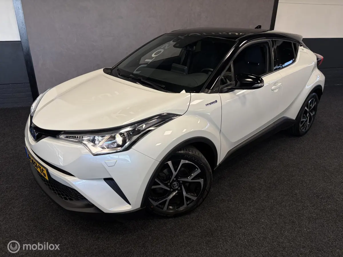 1.8 Hybrid Bi-Tone LED / STOELVERW. / STUURVERW. / CAMERA / CARPLAY MEDIA /